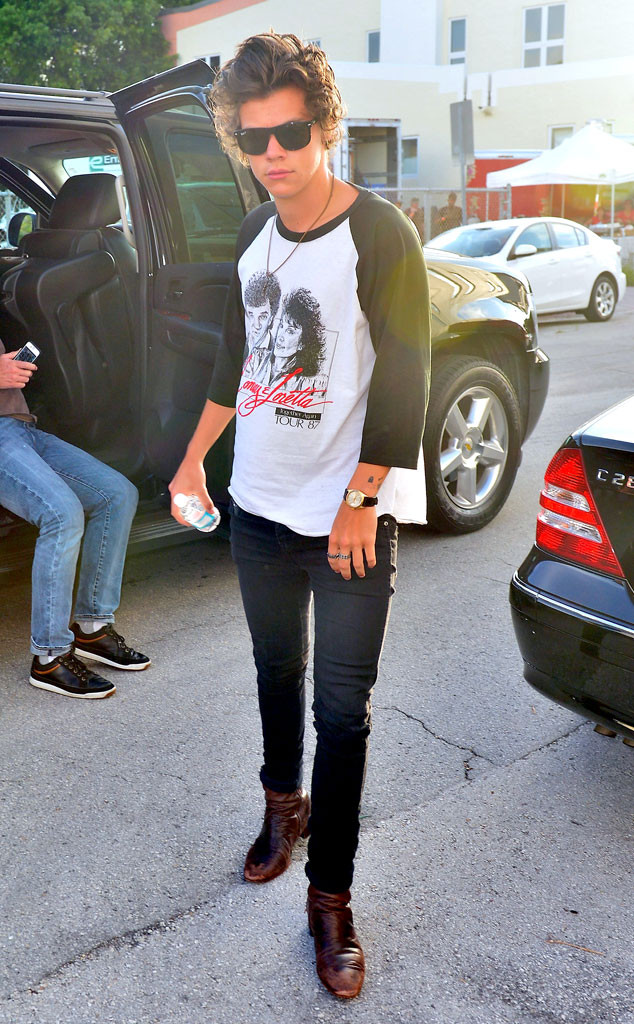 Harry Styles Most Fashion Forward Looks Of All Time From Rock N Roll To Gucci God E Online Uk